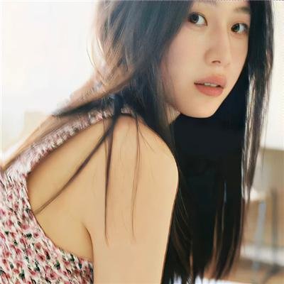 罗莎娜封面